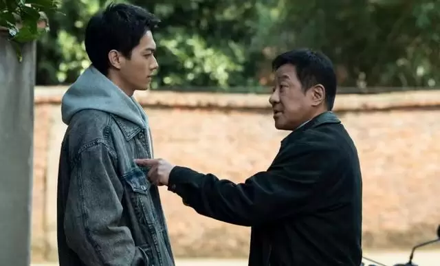 《方圆八百米》高松格自杀引爆父子对立主线 | 相关图片 《方圆八百米》高松格自杀引爆父子对立主线 | 相关图片